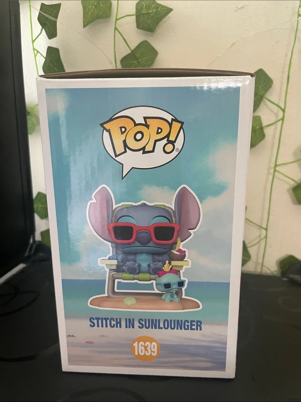 Funko Pop! Lilo & Stitch Stitch in Sunlounger - Blue with Red Sunglasses